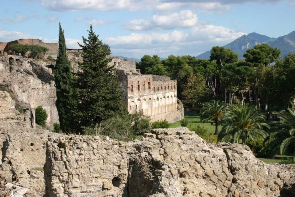 Day trips from Rome for large families: view of Pompeii ruins